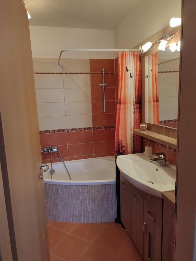 Larix Apartman Sarvar Exterior foto