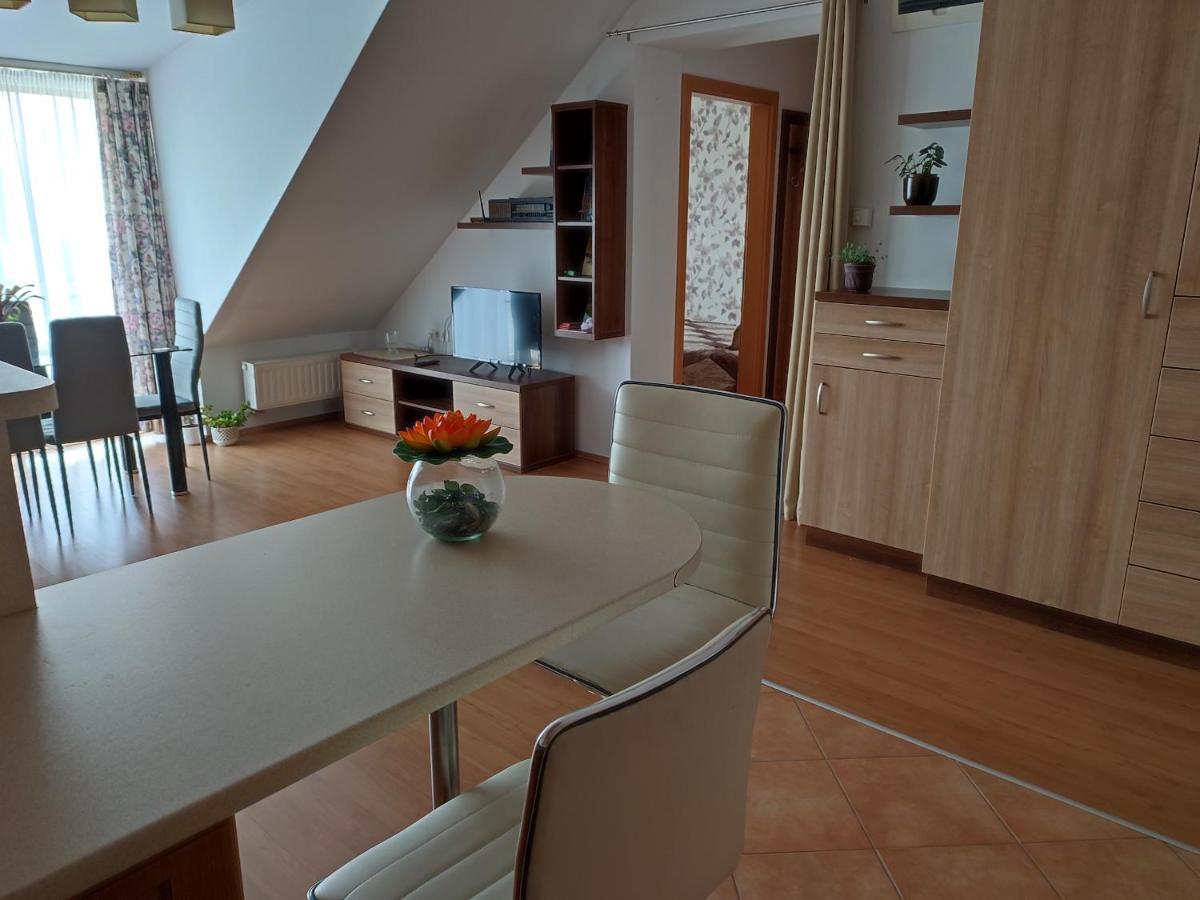 Larix Apartman Sarvar Exterior foto