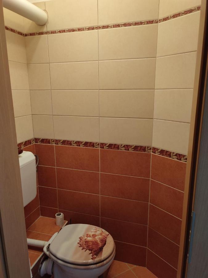 Larix Apartman Sarvar Exterior foto